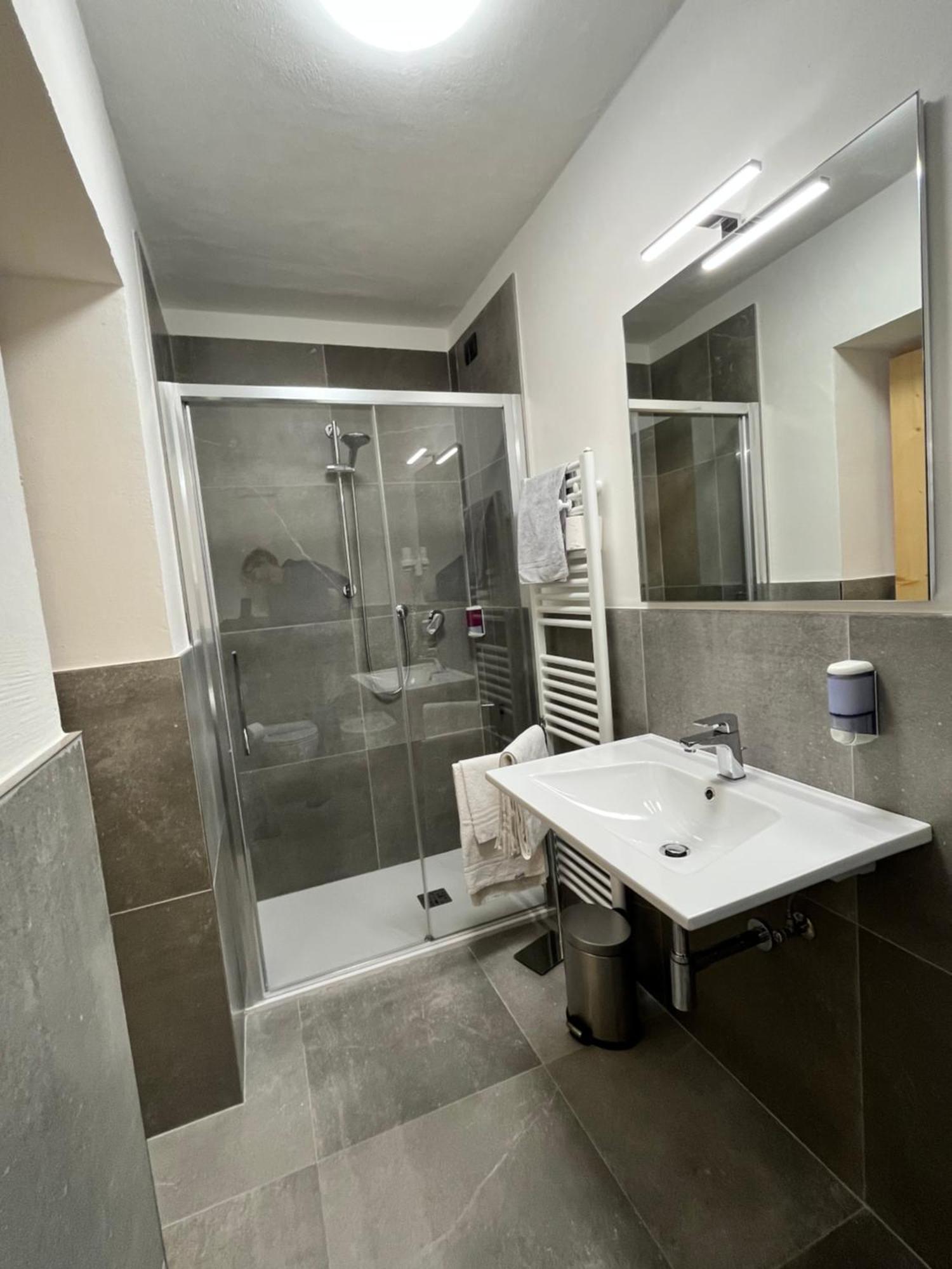 Hotel Zanella เปอิโอโฟนติ ภายนอก รูปภาพ