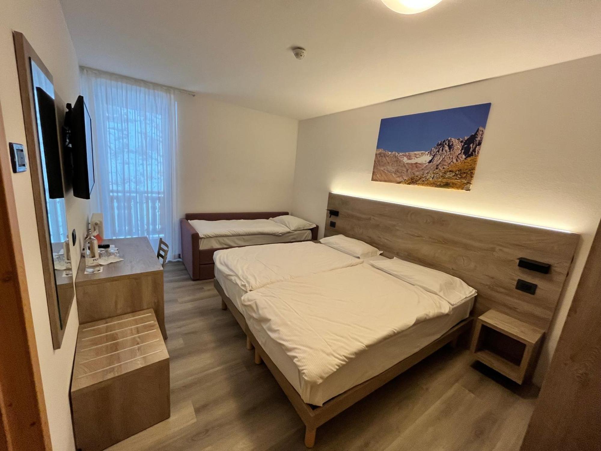 Hotel Zanella เปอิโอโฟนติ ภายนอก รูปภาพ